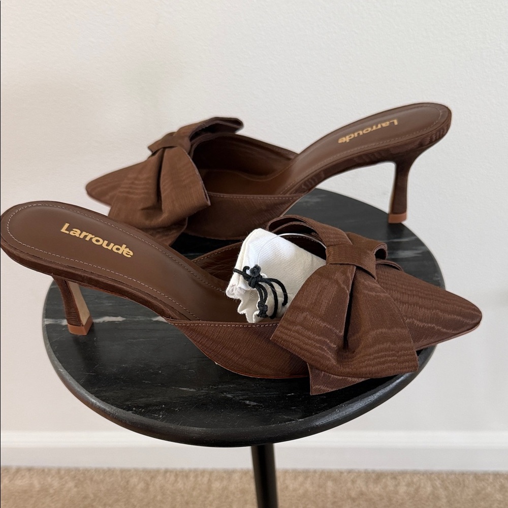 Larroude- Mini Elle Pump Brown Slip-On  NWOT- Size 6 - Picture 7 of 10